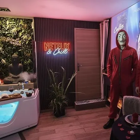 Eden Et Cinema Apartment